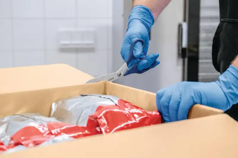 Nożyczki bezpieczne Martor SECUPLUS 567 MDP – wykrywalne, nierdzewne, HACCP